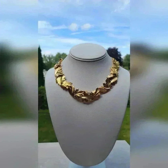 Vintage Napier leaves Gold-toned necklace - Picture 2 of 16